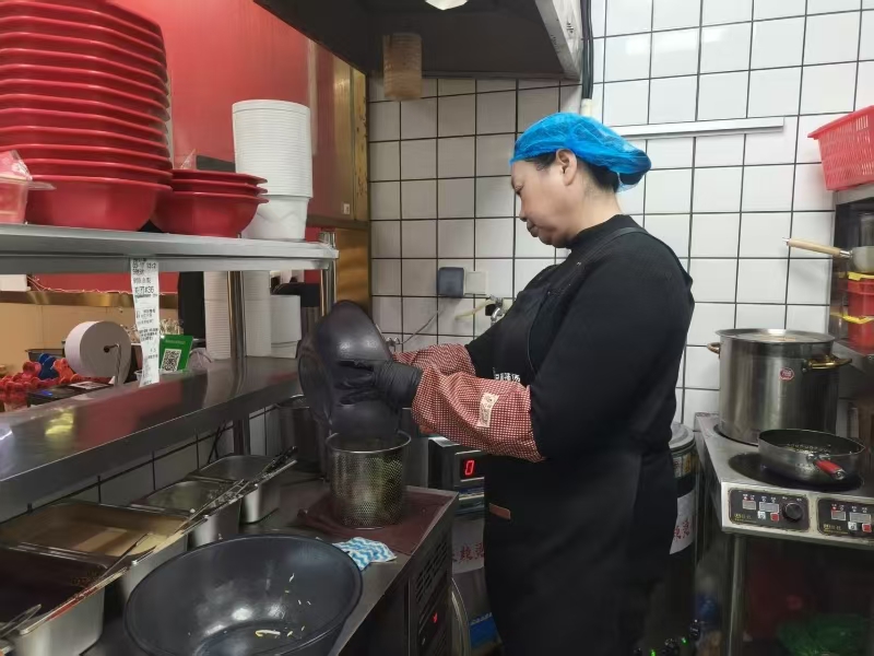 好运转（郑恩强麻辣烫）嘉兴写字楼底商麻辣烫店转让