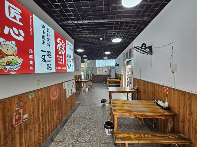 铺易转（鑫钰鑫面馆）工业区附近营业中纯一层95㎡小吃面馆转让