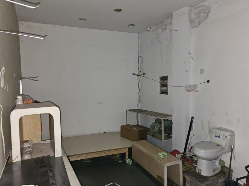 好运转（苏杭丝绸）城区大型十字路口纯一层125㎡商铺出租