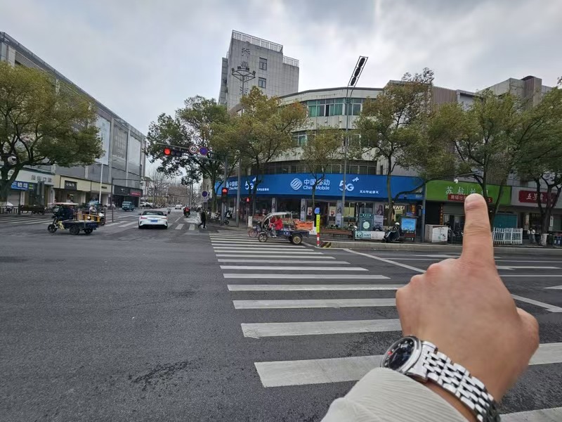 好运转（苏杭丝绸）城区大型十字路口纯一层125㎡商铺出租