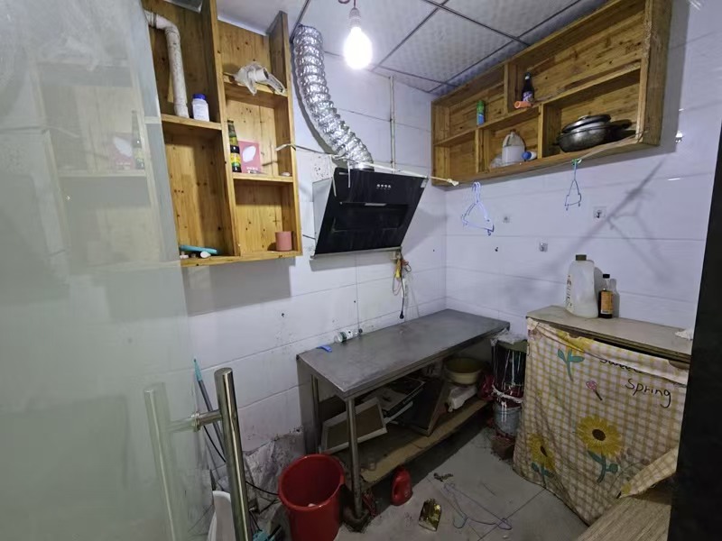 好运转（苏杭丝绸）城区大型十字路口纯一层125㎡商铺出租