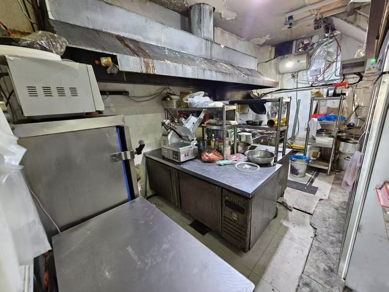 好运转（巴适川味馆）因身体原因转让130㎡餐饮店、有口粮证