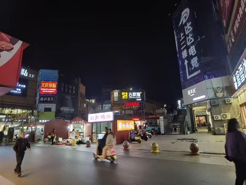 好运转（悸动奶茶）秀洲区新塍镇镇中心佳源广场最热闹街区，100㎡品牌奶茶店转让，周围品牌店环绕，餐饮一条街，行业不受限