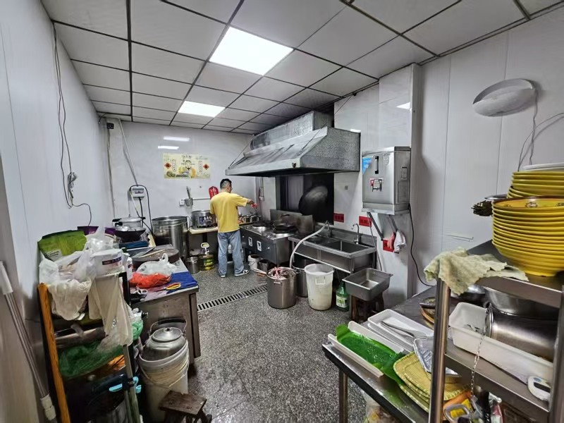 好运转（李大头全羊馆烧烤）工业厂区附近纯一层150平烧烤店转让