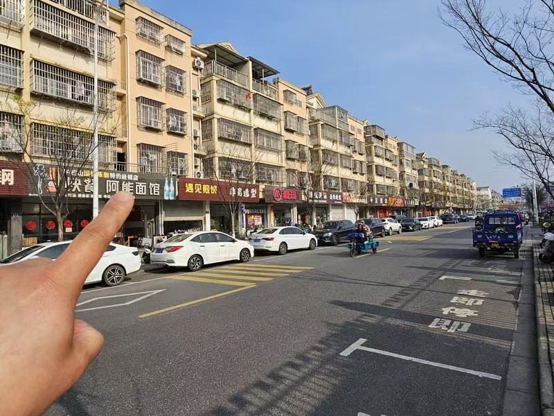 好运转(快餐.阿能面馆)小区门口、学校门口、纯一层115㎡餐饮店转让