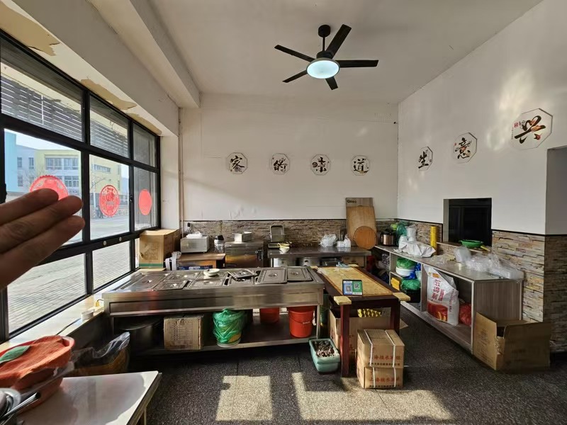 好运转(快餐.阿能面馆)小区门口、学校门口、纯一层115㎡餐饮店转让