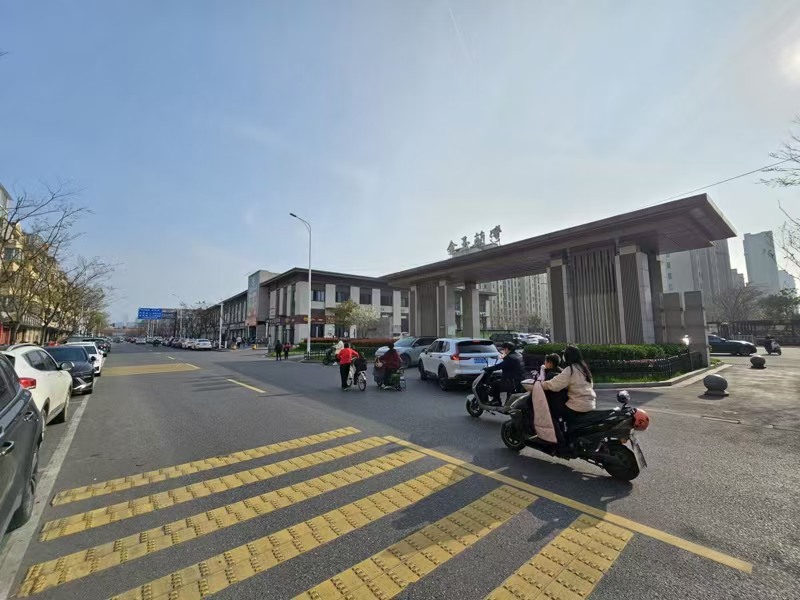 好运转(快餐.阿能面馆)小区门口、学校门口、纯一层115㎡餐饮店转让