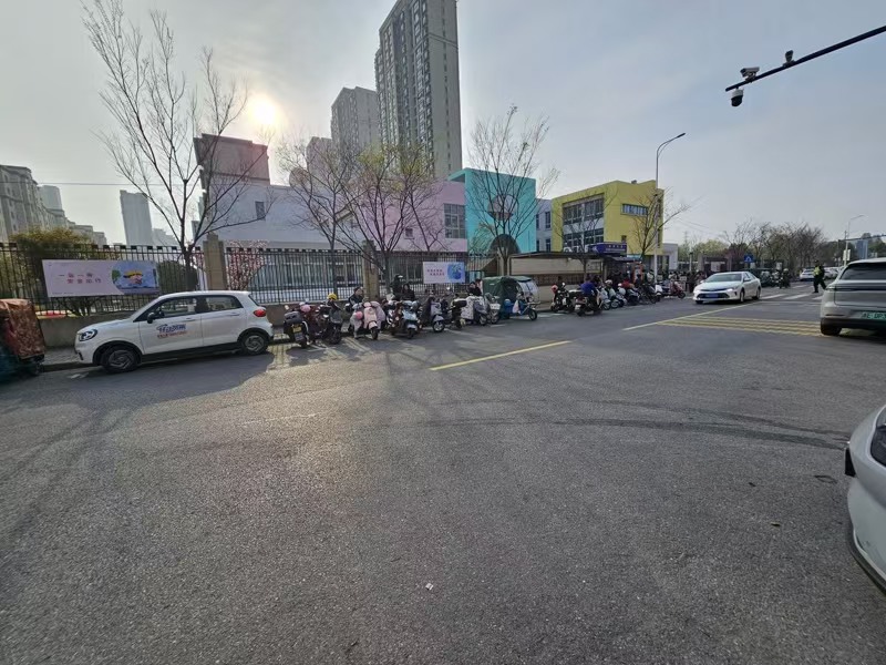 好运转(快餐.阿能面馆)小区门口、学校门口、纯一层115㎡餐饮店转让