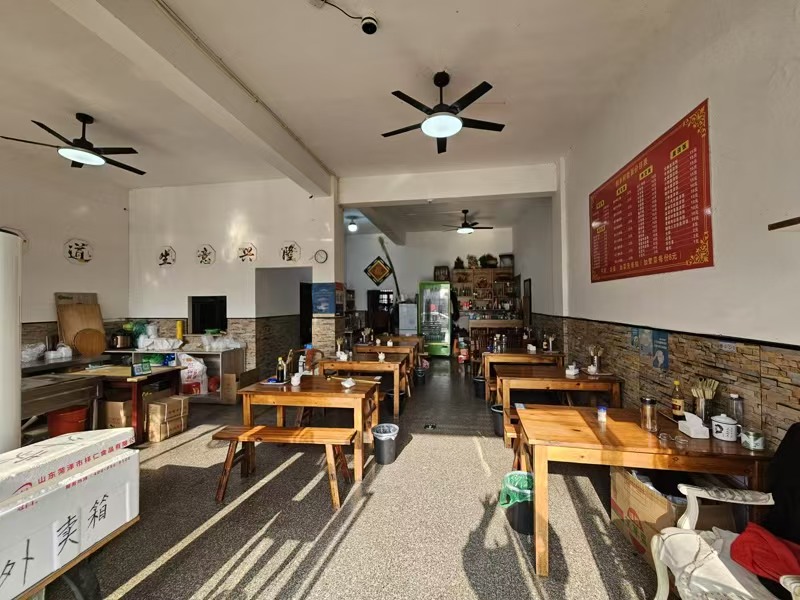 好运转(快餐.阿能面馆)小区门口、学校门口、纯一层115㎡餐饮店转让