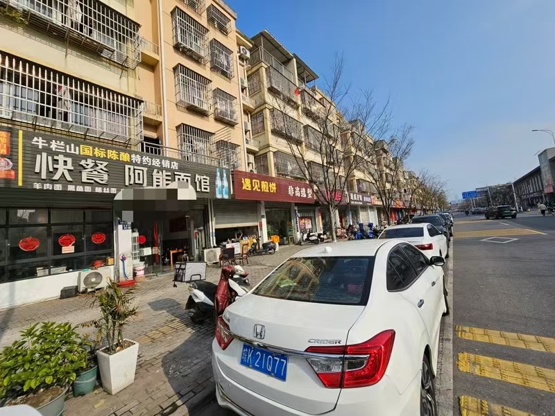 好运转(快餐.阿能面馆)小区门口、学校门口、纯一层115㎡餐饮店转让