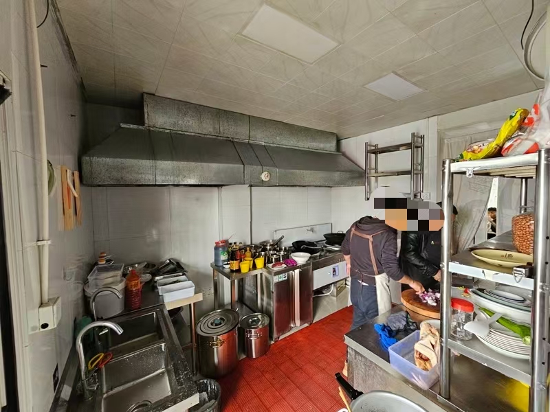 好运转(贵州凯里酸汤火锅)嘉善城区城中村小区出入口第一家餐饮小吃店转租