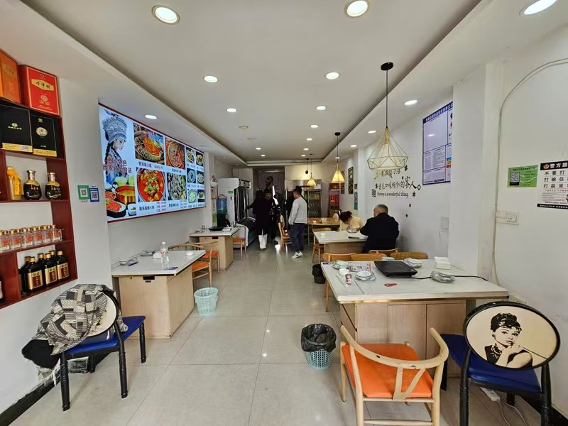 好运转(贵州凯里酸汤火锅)嘉善城区城中村小区出入口第一家餐饮小吃店转租