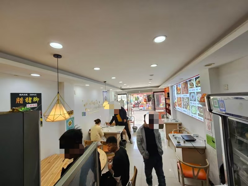 好运转(贵州凯里酸汤火锅)嘉善城区城中村小区出入口第一家餐饮小吃店转租