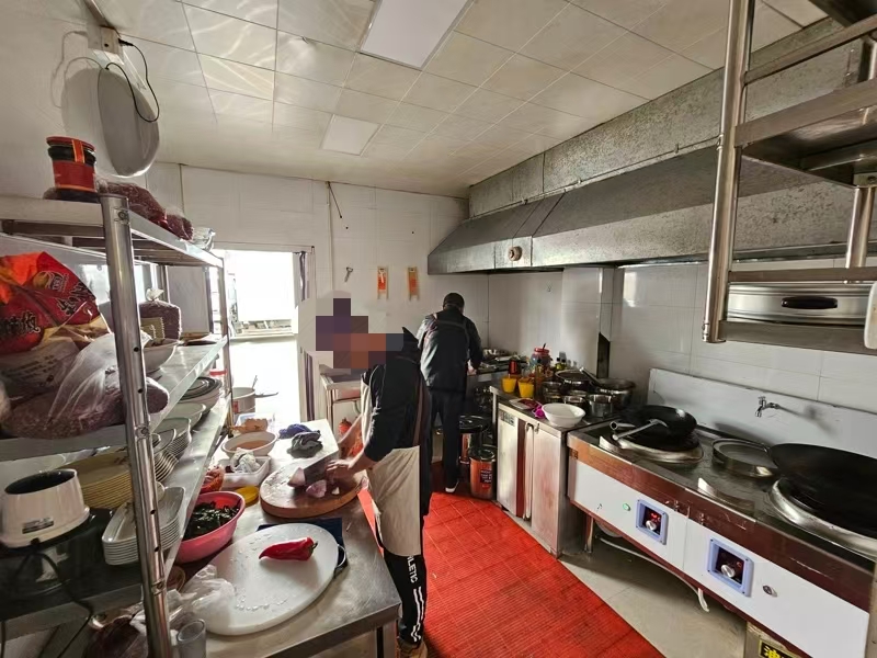 好运转(贵州凯里酸汤火锅)嘉善城区城中村小区出入口第一家餐饮小吃店转租