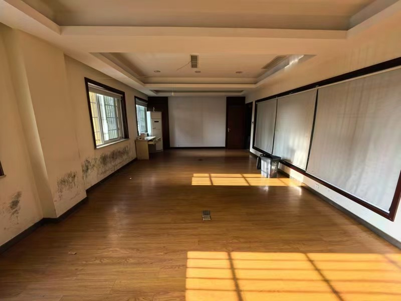 好运转(王江泾汽修店)王江泾省道路口正拐角汽修店出租或转让