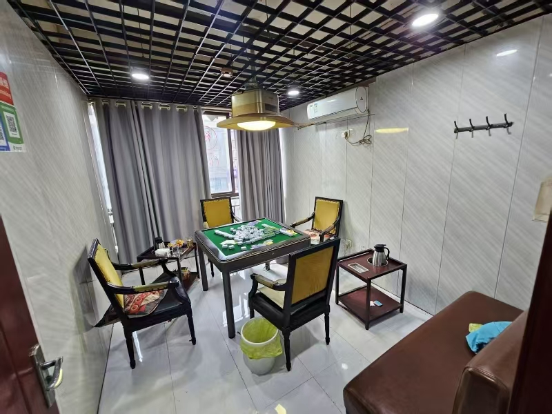 好运转（老地方棋牌茶室）大型小区门口旁350㎡棋牌室转让，房租6.4万/年