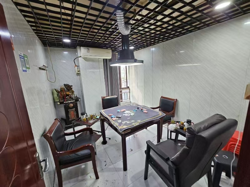 好运转（老地方棋牌茶室）大型小区门口旁350㎡棋牌室转让，房租6.4万/年