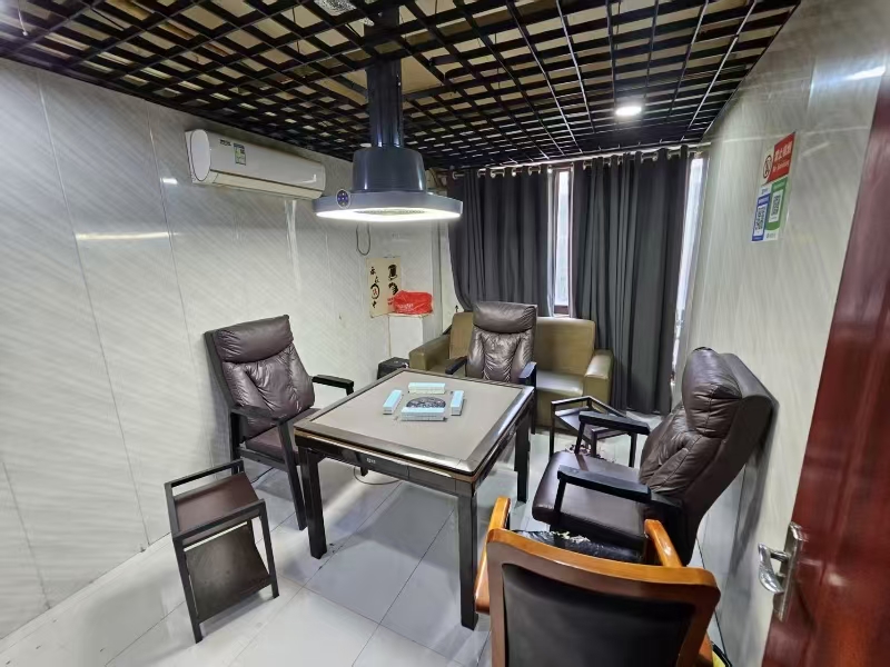 好运转（老地方棋牌茶室）大型小区门口旁350㎡棋牌室转让，房租6.4万/年