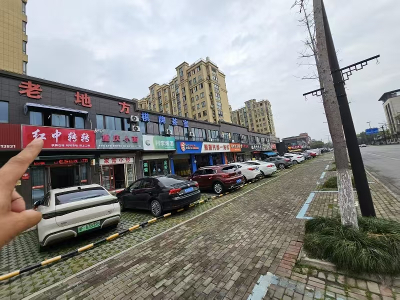 好运转（老地方棋牌茶室）大型小区门口旁350㎡棋牌室转让，房租6.4万/年