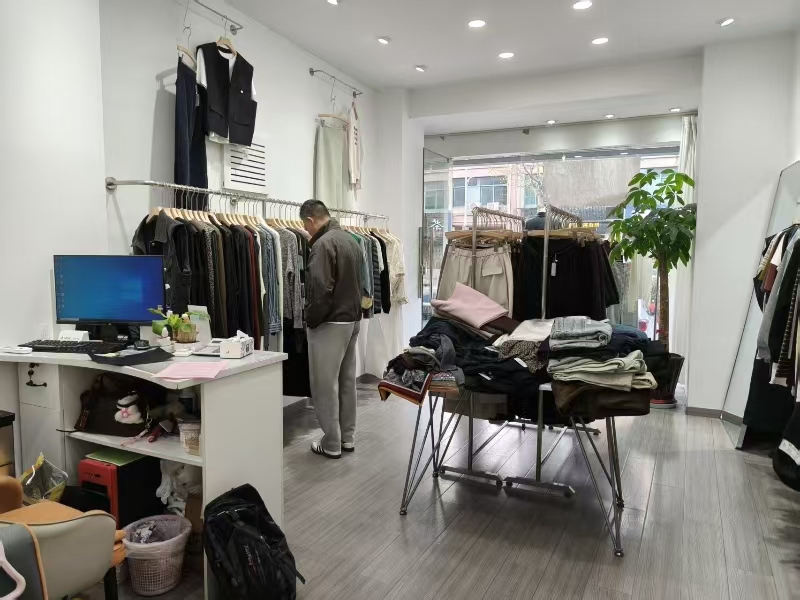 好运转（冯冯女装）海宁斜桥多个小区旁女装店转让