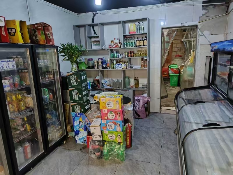 好运转（川云烧烤）周边大型小区环绕，餐饮美食一条街，120㎡烧烤店转让，行业不受限