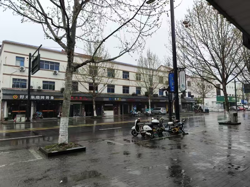 好运转（川云烧烤）周边大型小区环绕，餐饮美食一条街，120㎡烧烤店转让，行业不受限