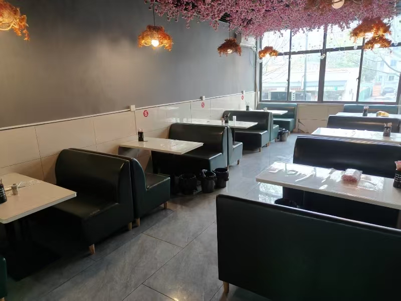 好运转（川云烧烤）周边大型小区环绕，餐饮美食一条街，120㎡烧烤店转让，行业不受限