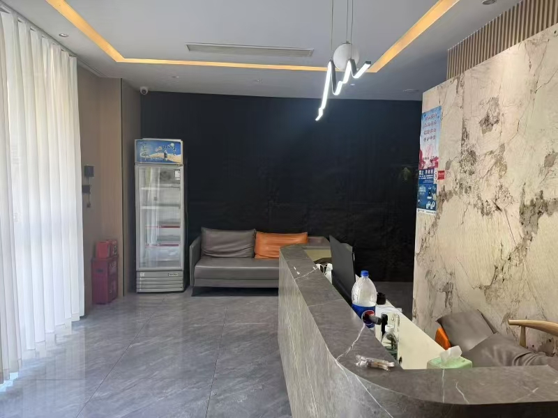 好运转（瑾禾养生馆）昌盛南路多个小区，职业学校周围居民聚集地，商圈自带流量，230㎡美容养生馆空店转让、