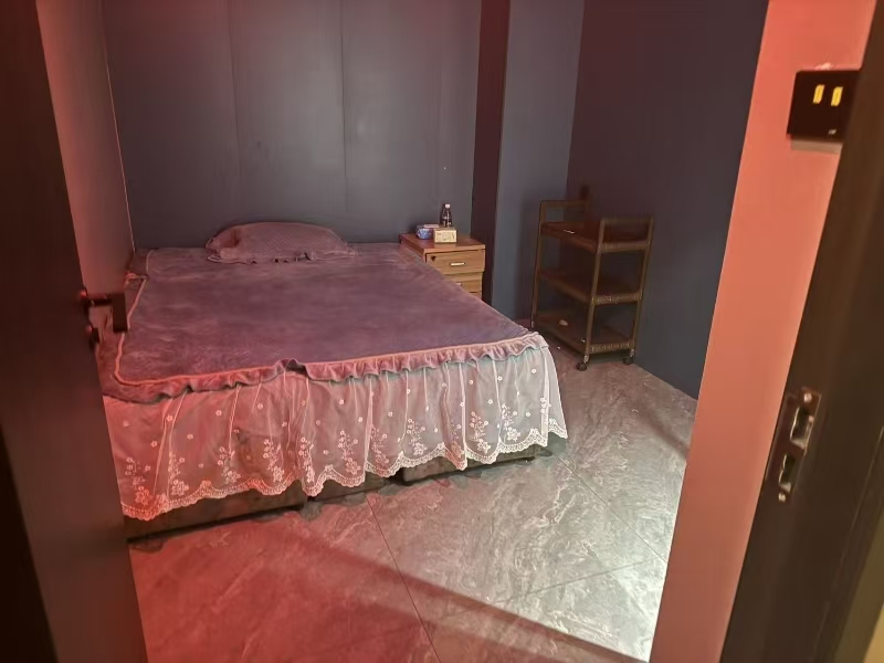 好运转（瑾禾养生馆）昌盛南路多个小区，职业学校周围居民聚集地，商圈自带流量，230㎡美容养生馆空店转让、