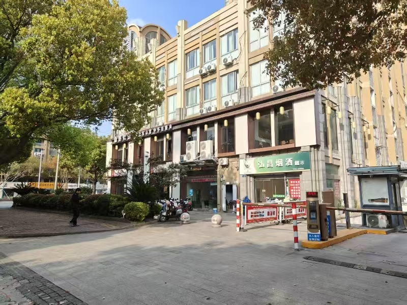 好运转（如画美甲美睫）泰富广场1号楼720室，68㎡工作室转让、