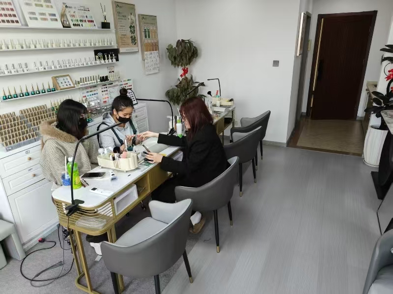 好运转（如画美甲美睫）泰富广场1号楼720室，68㎡工作室转让、