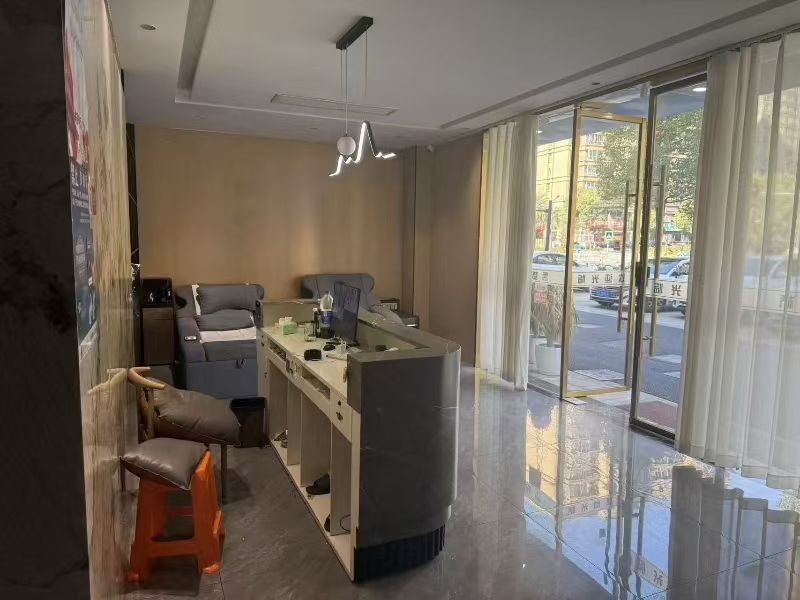 好运转（瑾禾养生馆）昌盛南路多个小区，职业学校周围居民聚集地，商圈自带流量，230㎡美容养生馆空店转让、