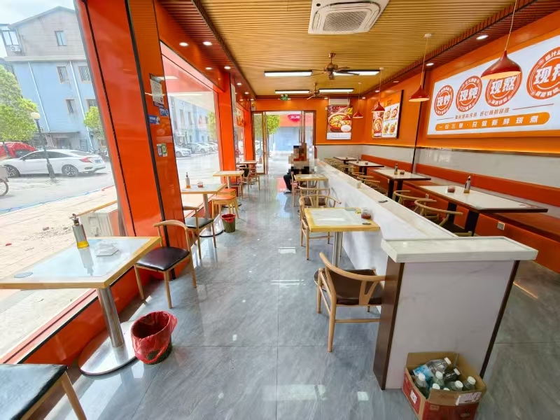 好运转(沙县小吃)餐饮美食街旁开放式小区80㎡小吃店转让(房租1500/月)