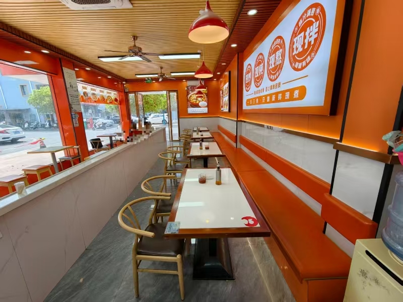 好运转(沙县小吃)餐饮美食街旁开放式小区80㎡小吃店转让(房租1500/月)