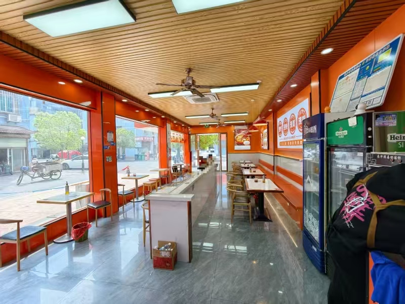 好运转(沙县小吃)餐饮美食街旁开放式小区80㎡小吃店转让(房租1500/月)