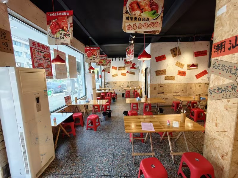 好运转(猪脚饭大王)桐乡蕞大小区文华小区纯一层150㎡餐饮店急转