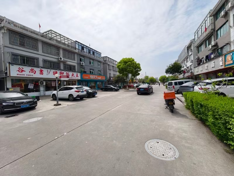 好运转(猪脚饭大王)桐乡蕞大小区文华小区纯一层150㎡餐饮店急转