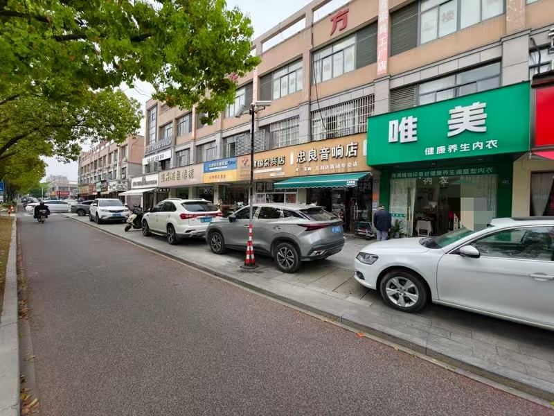 好运转（唯美.健康养生内衣）步行街上下两层75㎡服装店转让，可空转