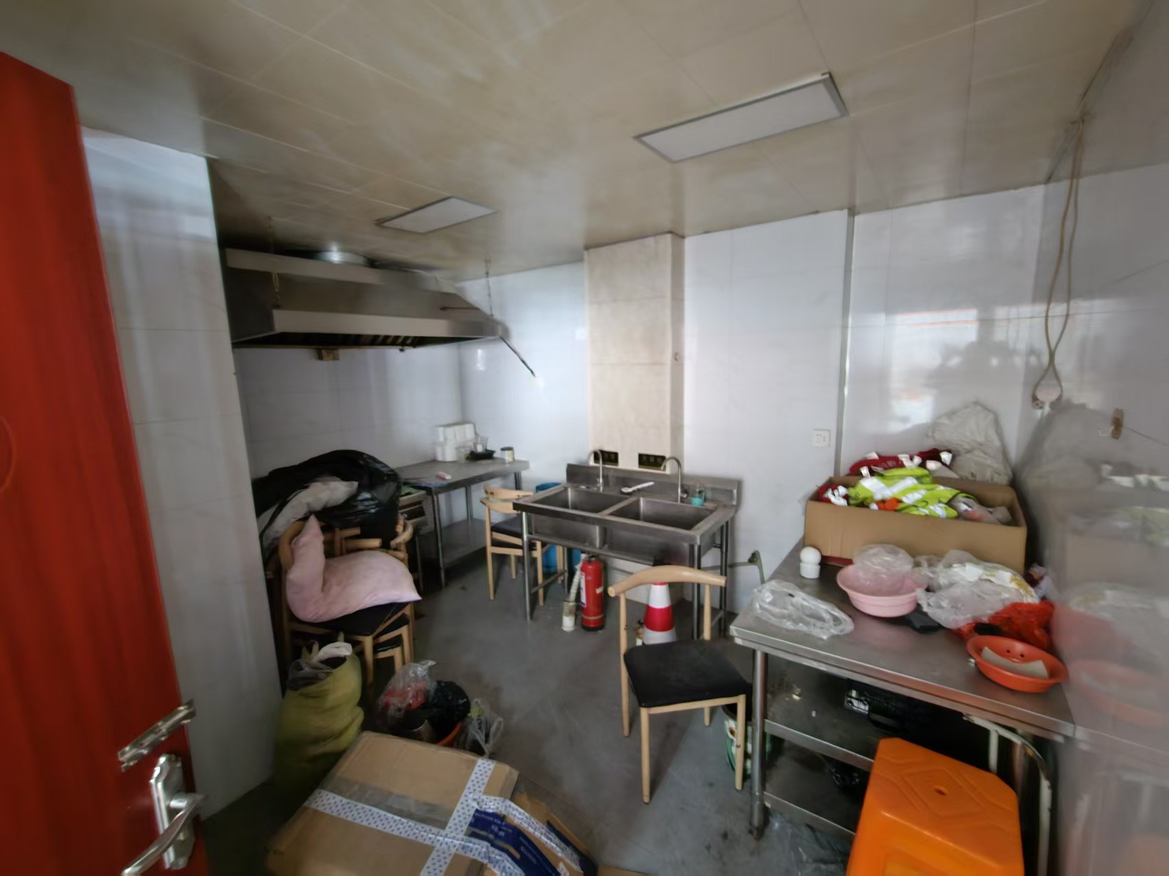 好运转(小蚂蚁人才市场)桐乡蕞大小区主街纯一层3间120㎡空店急转