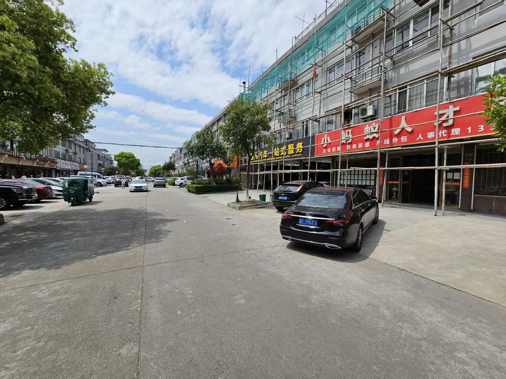 好运转(小蚂蚁人才市场)桐乡蕞大小区主街纯一层3间120㎡空店急转