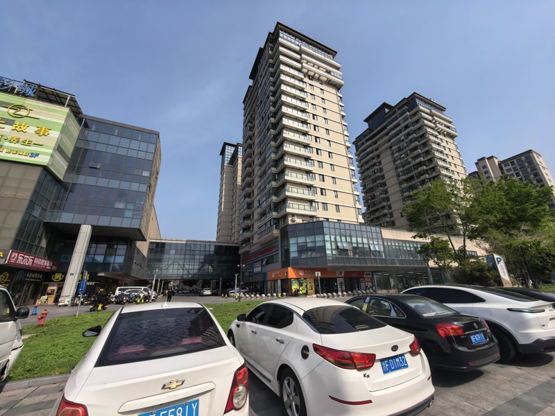 好运转(巴喜哥牛肉火锅)平湖市嘉荟城纯一层220平火锅店转让