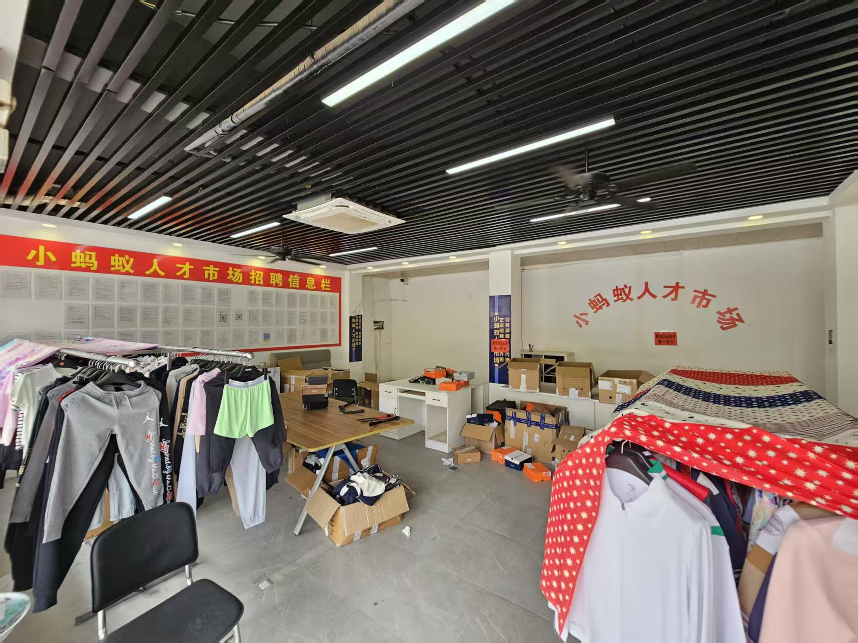 好运转(小蚂蚁人才市场)桐乡蕞大小区主街纯一层3间120㎡空店急转