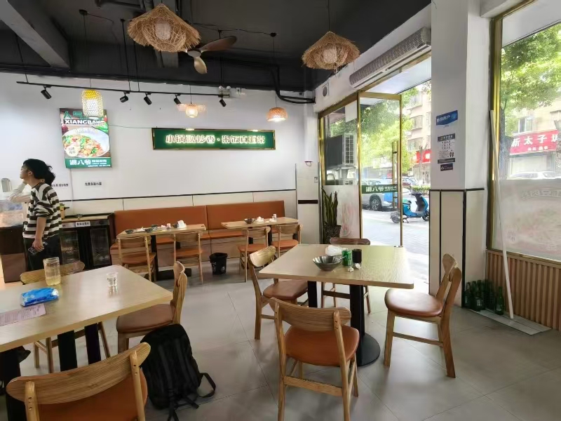 好运转（湘八爷）桐乡小蜜蜂双门面餐饮店转让