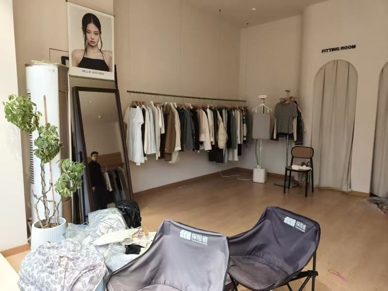 好运转（IU STUDIO）海宁长安小区大门口空店转