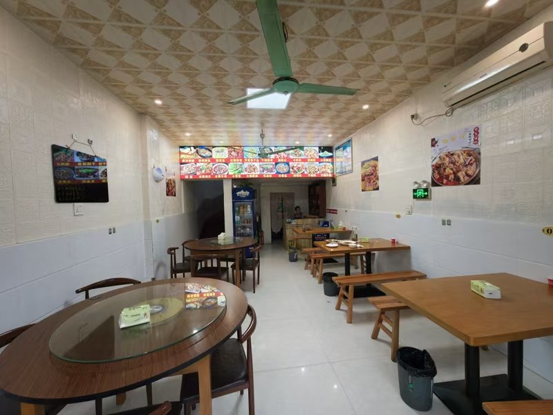 好运转(香辣馆)大型厂区附近的商业街100㎡餐饮店转让、房租1750/月