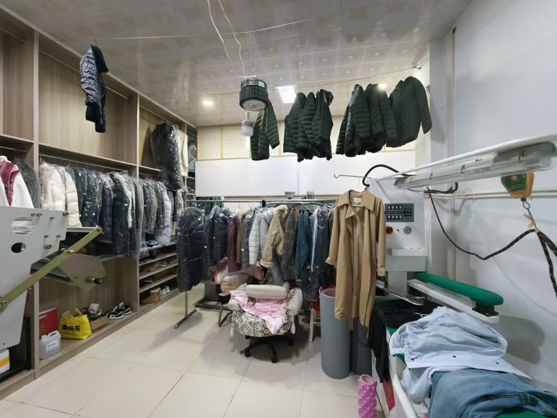 好运转(依丽洁干洗店)纯一层开了3年50㎡干洗店转让、房租1500/月