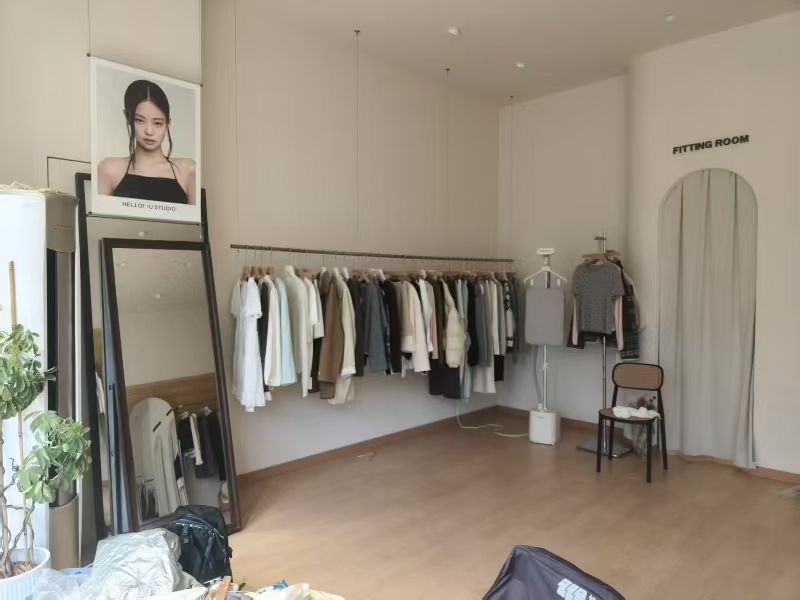 好运转（IU STUDIO）海宁长安小区大门口空店转