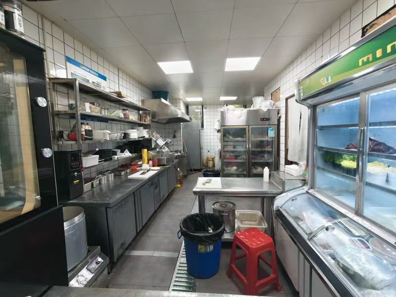 好运转（腩潮鲜.牛腩火锅）镇中心&ldquo;C位&rdquo;开了7年的火锅店转让