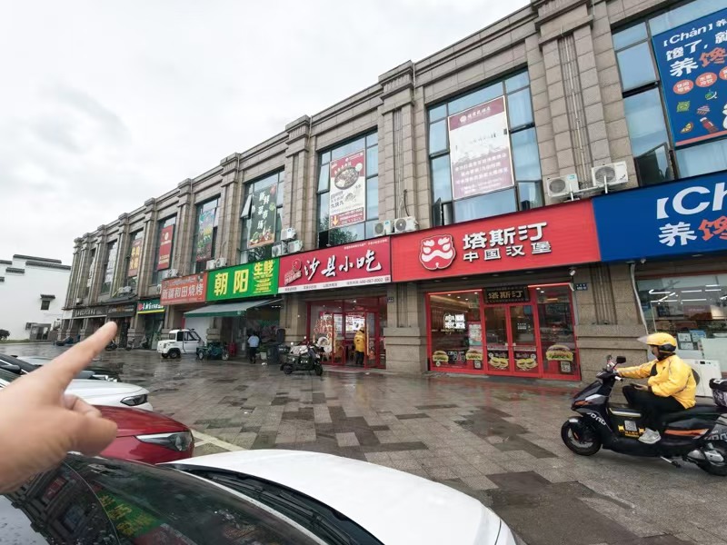 好运转（腩潮鲜.牛腩火锅）镇中心&ldquo;C位&rdquo;开了7年的火锅店转让