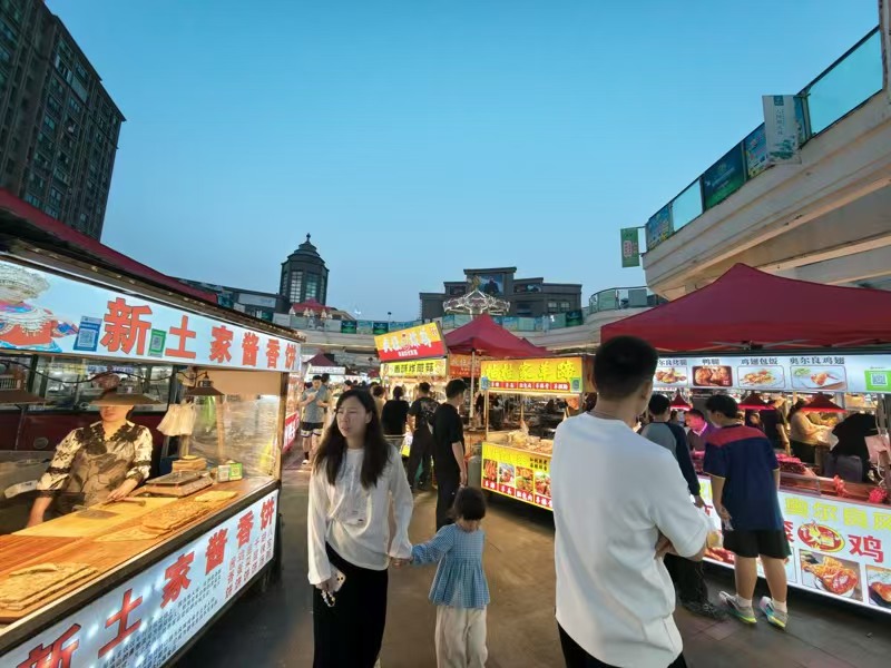 好运转（麻辣烫串串香）超大夜市大拐角60㎡小吃店转让